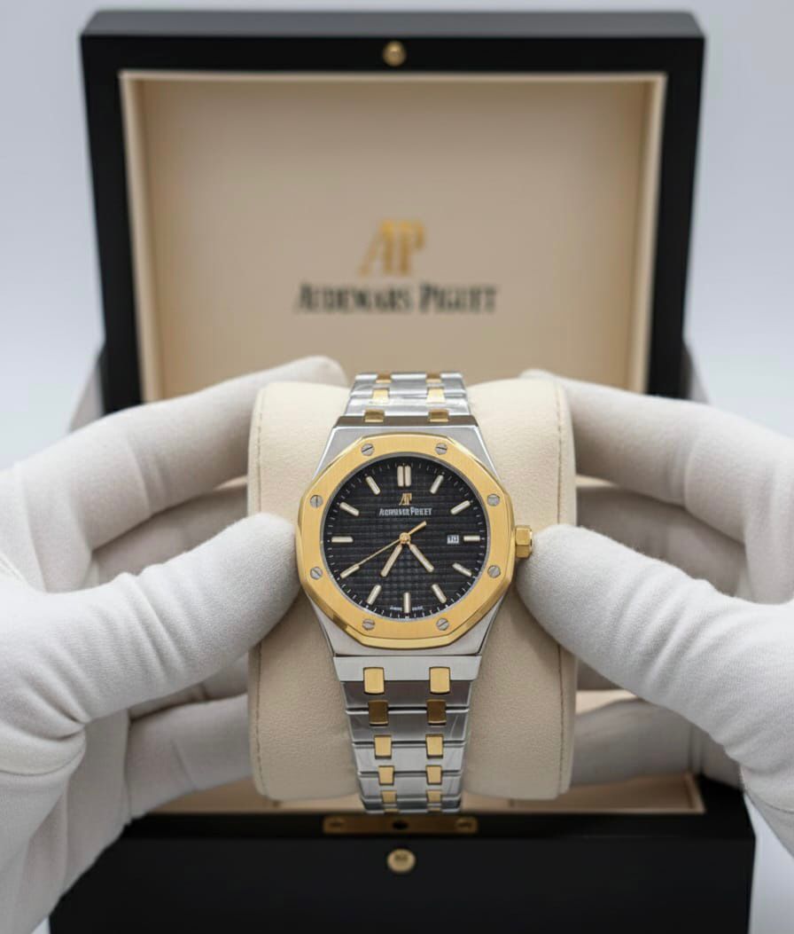 Audemars Piguet – Royal Oak Selfwinding (two-tone: stainless steel & yellow gold, black dial)