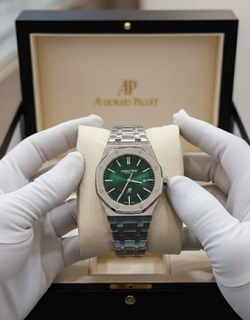 Audemars Piguet – Royal Oak Selfwinding (stainless steel, green dial)